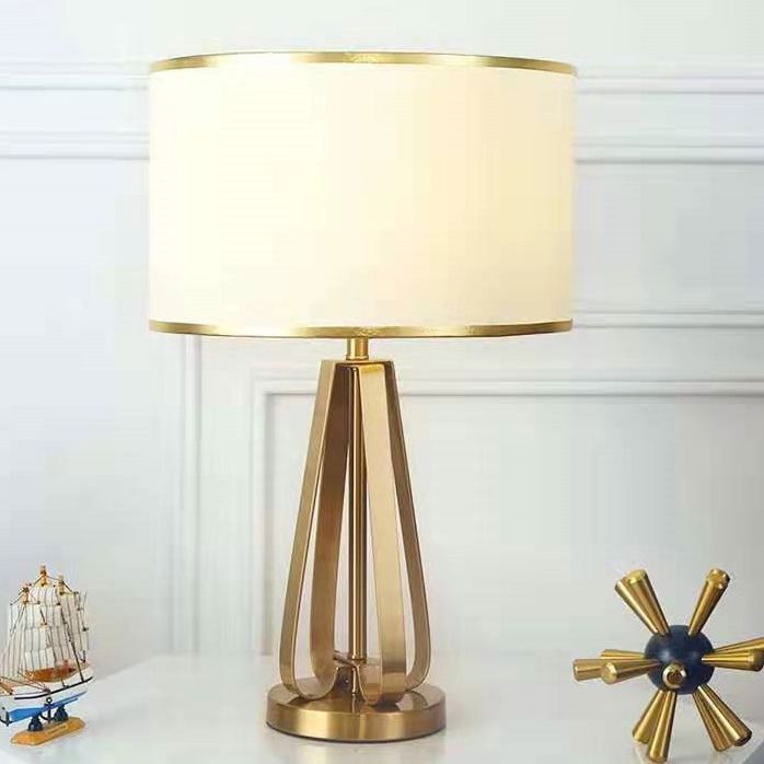 Goldene trommelförmige Tischlampe zeitgenössischer Metallnächte und Lampe für Schlafzimmer