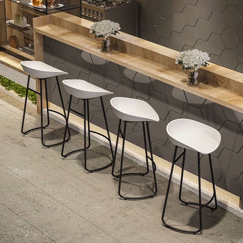 Modern Backrest Armless Counter Stool Iron Bar Stool with Acrylic Seat and Pedal for Cafe
