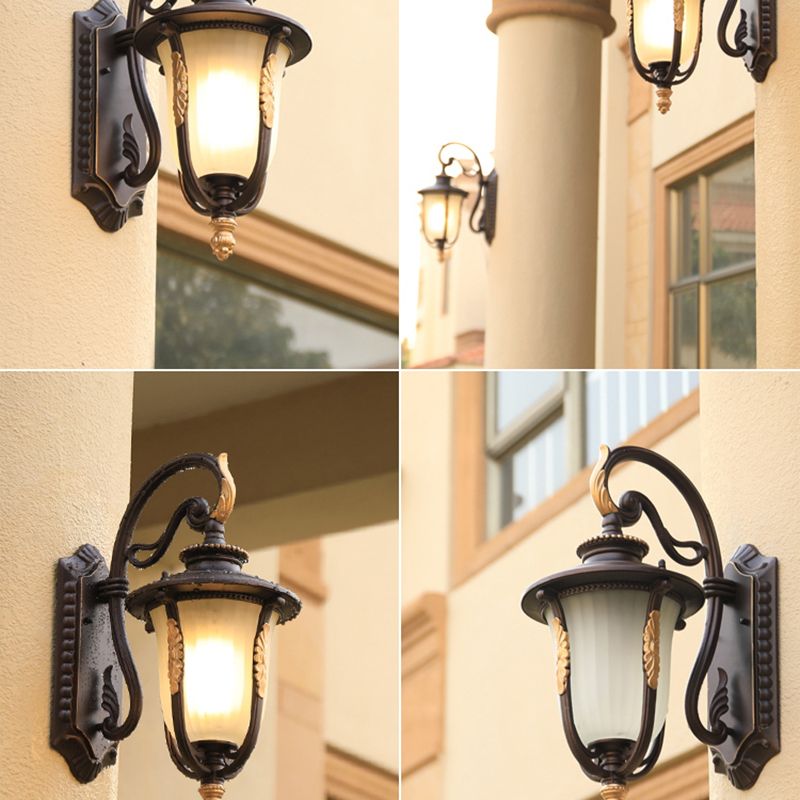 Opaal geribbelde glazen bellmuurlamp traditioneel