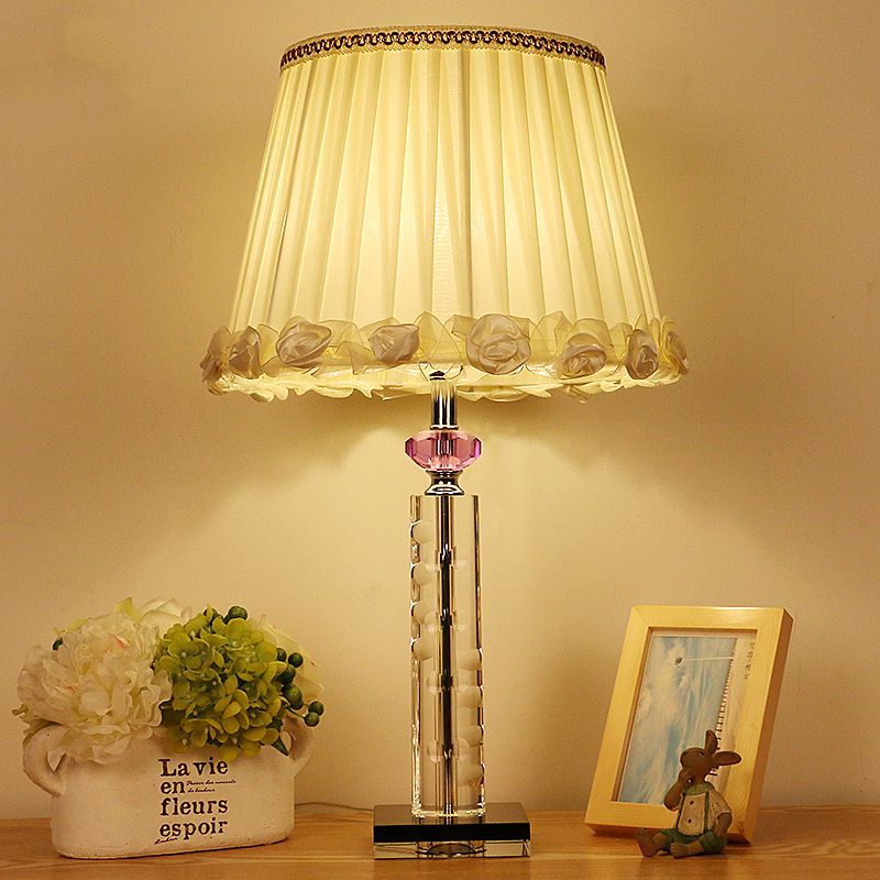 1 Glühbirne Schlafzimmer Nachtlampe Minimalistische weiße Tischbeleuchtung mit Säulenkristallbasis