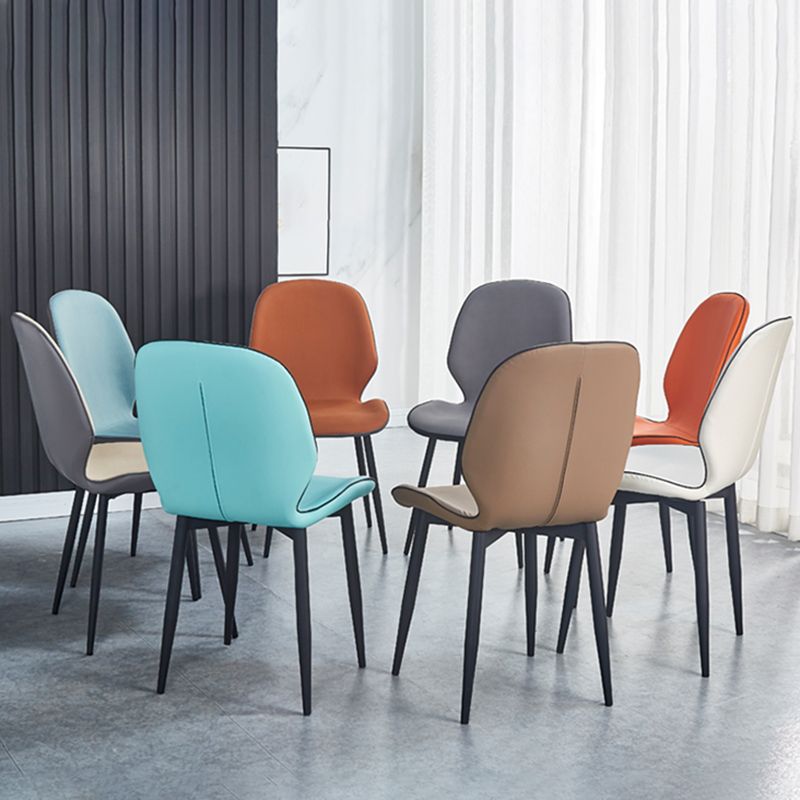 Chaise d'appoint scandinave pour la maison, chaise de salle à manger rembourrée en métal à dossier solide