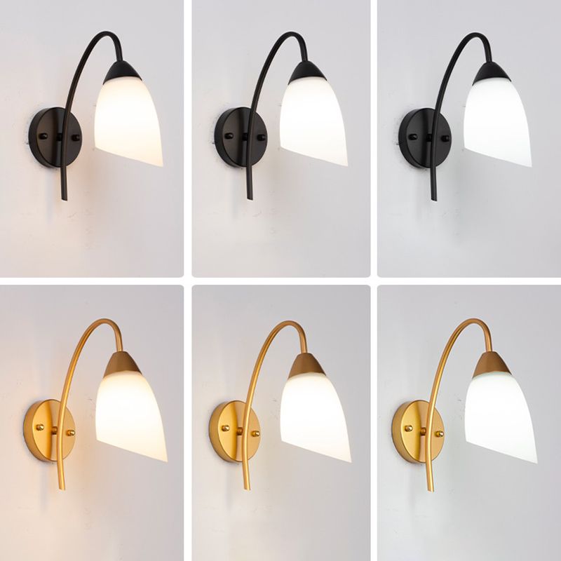 Lámpara de pared de una luz de vidrio blanco de estilo simple para el dormitorio