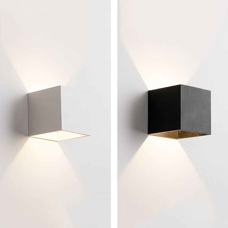 Stile moderno minimalista quadrato su e giù per le luci da parete in metallo a parete a LED