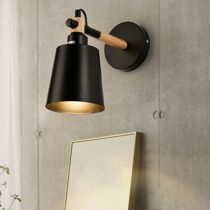 Lámpara de pared de macaron de hierro forjado en estilo de pared de domo de madera de estilo artístico moderno para espacios interiores