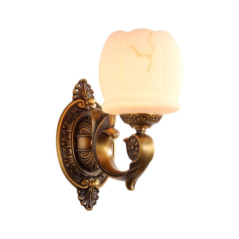 Globe White Glass Wall Light Montada Estilo tradicional Lámpara de pared de la sala de estar de 1/2 luces en oro