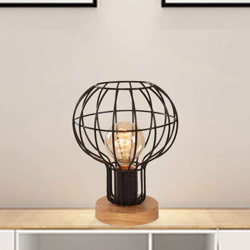 1 lampe de table de bulbe industrielle élégante poire / barillet ombre en métal et lampe à tâche en bois avec garde de fil en noir pour chambre à coucher