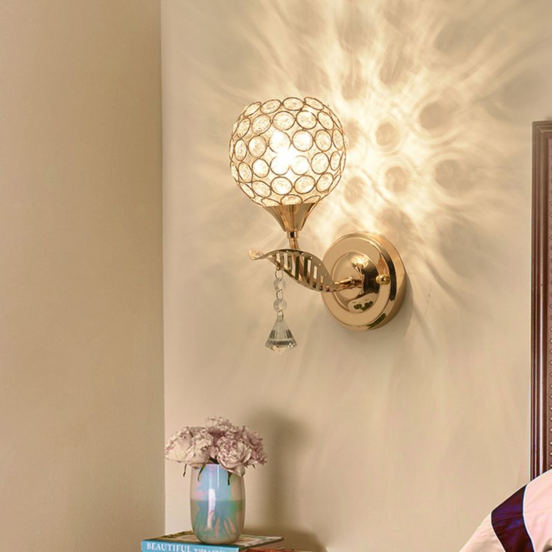 Lampe murale murale globe moderne à 1 lumière luminaire de montage mural avec une teinte en cristal transparent
