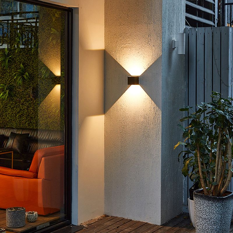 Square Shape Wall Mount Lamp Modern Style Metal 2 Lights Sconce Lamp in Black/White