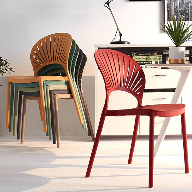Chaise latérale arrière en plastique moderne Windsor 33" H dinant la chaise pour le restaurant