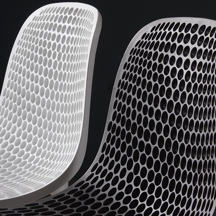 Chaise de salle à manger en plastique de style scandinave, sans accoudoirs, à dossier solide, avec pieds en bois