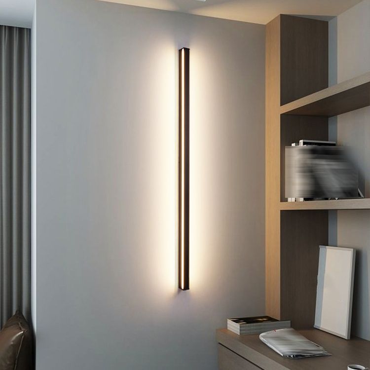 Lineare Form Metallwandbeleuchtung moderner Stil 1-Licht-Wandleuchte in Schwarz