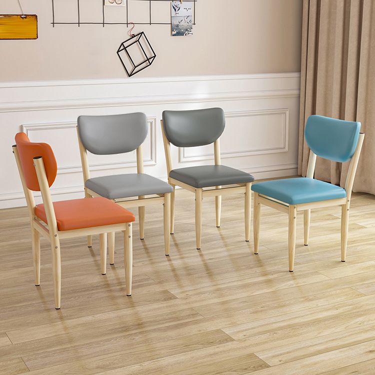 Chaise d'appoint scandinave pour la maison, chaise de salle à manger simple rembourrée en métal à dossier ouvert