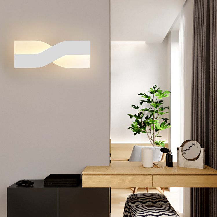 Contemporary Style Wall Light Rotatable LED Acrylic Sconce Light Fixture for Bedside