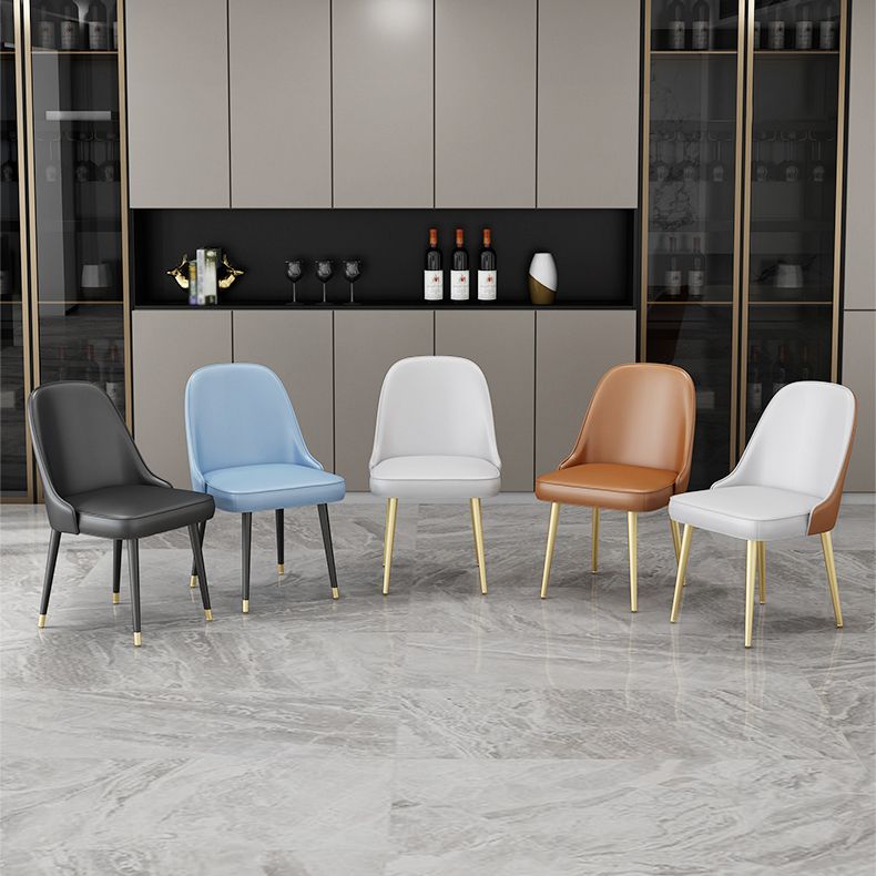 Silla auxiliar de comedor con respaldo sólido y brazo escandinavo Silla auxiliar de comedor de cuero