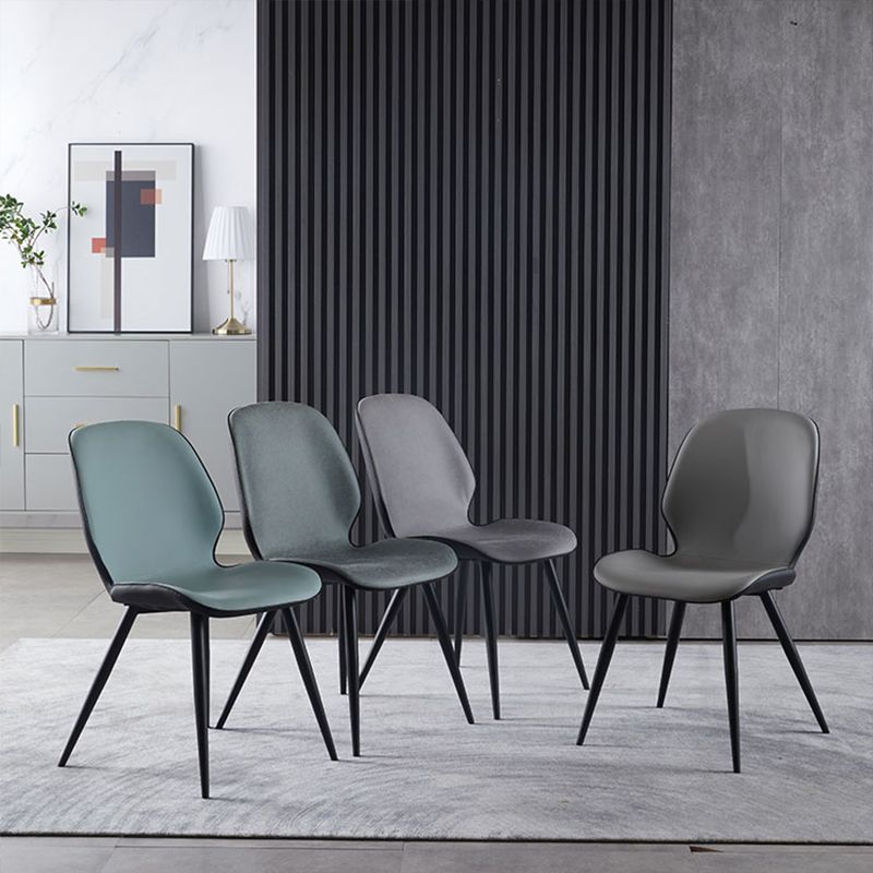 Chaises de salle à manger en cuir contemporaines, chaise sans accoudoirs à oreilles avec pieds en métal pour restaurant