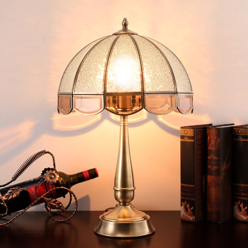 1 Kopfwasserglas Tischlampe Traditionelle Bronzekuppel Schlafzimmer mit überbrochenem Nachtlicht