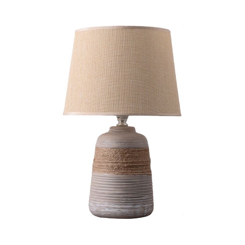 Flaxen/grijze 1-licht nachtkastje Lamp Traditionele stof Drum Desk Licht met trapezoid/ovaal/Globe keramische basis
