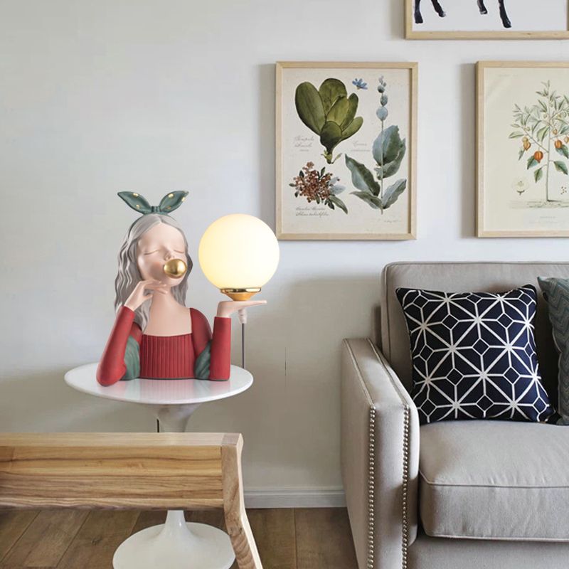 Lampe de table en verre sphérique artistique moderne 1 Bulb Lumière avec une statue de fille