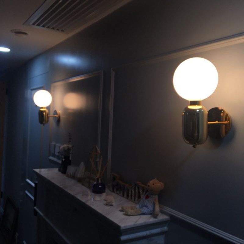Iluminación apliques de la pared de la pelota Luz de metal de estilo moderno 1 cabezal montada en la pared.