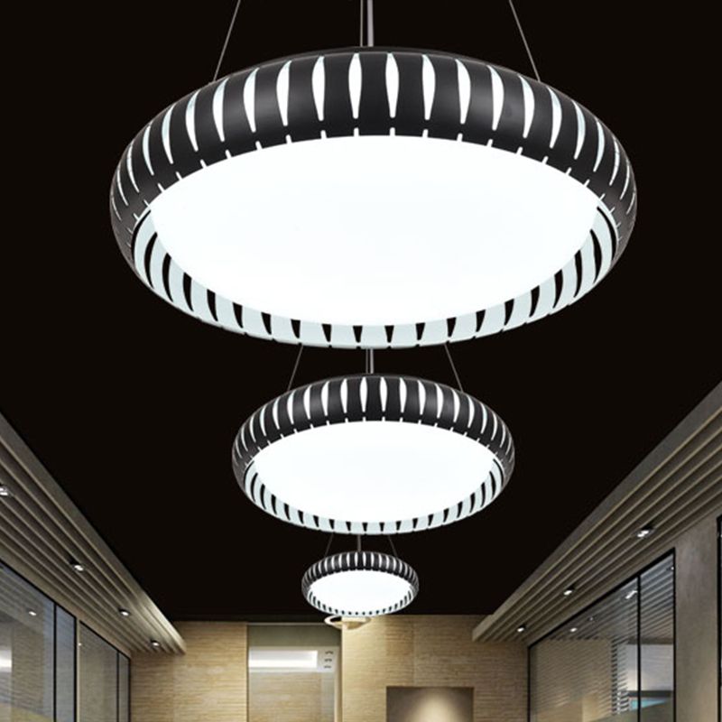 Lámpara moderna de metal de metal de techo redondo LED/negro/blanco en luz cálida/blanca/natural, 18 "/22" de ancho