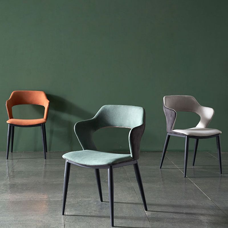 Moderne faux lederen eetkamerstoelen arm metalen eetstoelen voor restaurantgebruik