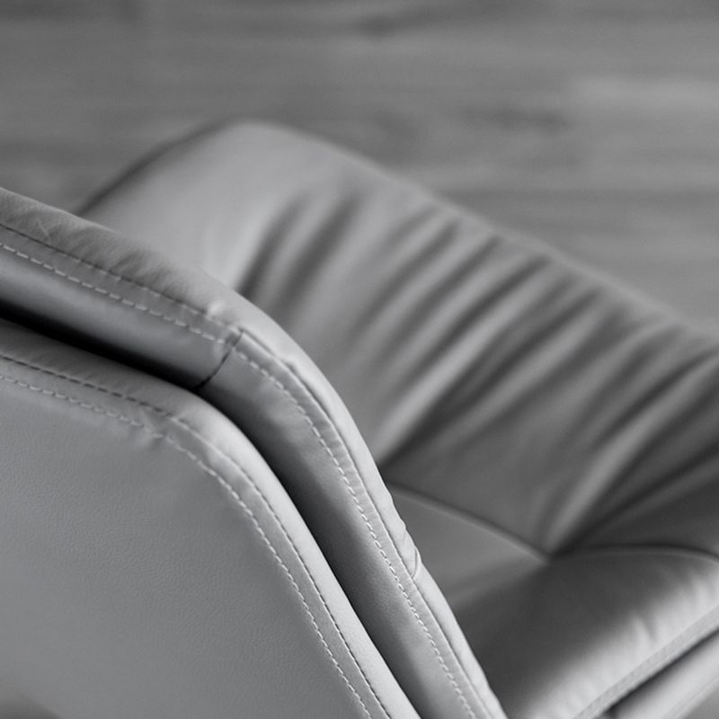 Scandinavian Metal Barstool Faux Leather Counter Stool With Chrome Base in Matte Finish