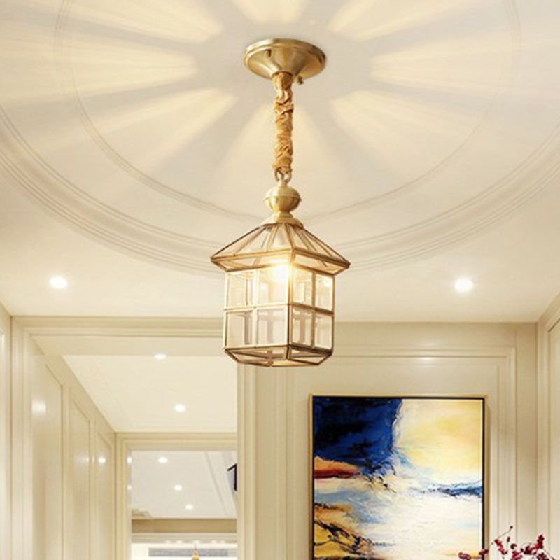 Lámpara de colgante de vidrio transparente ligero en forma de casa tradicional en latón para vestíbulo