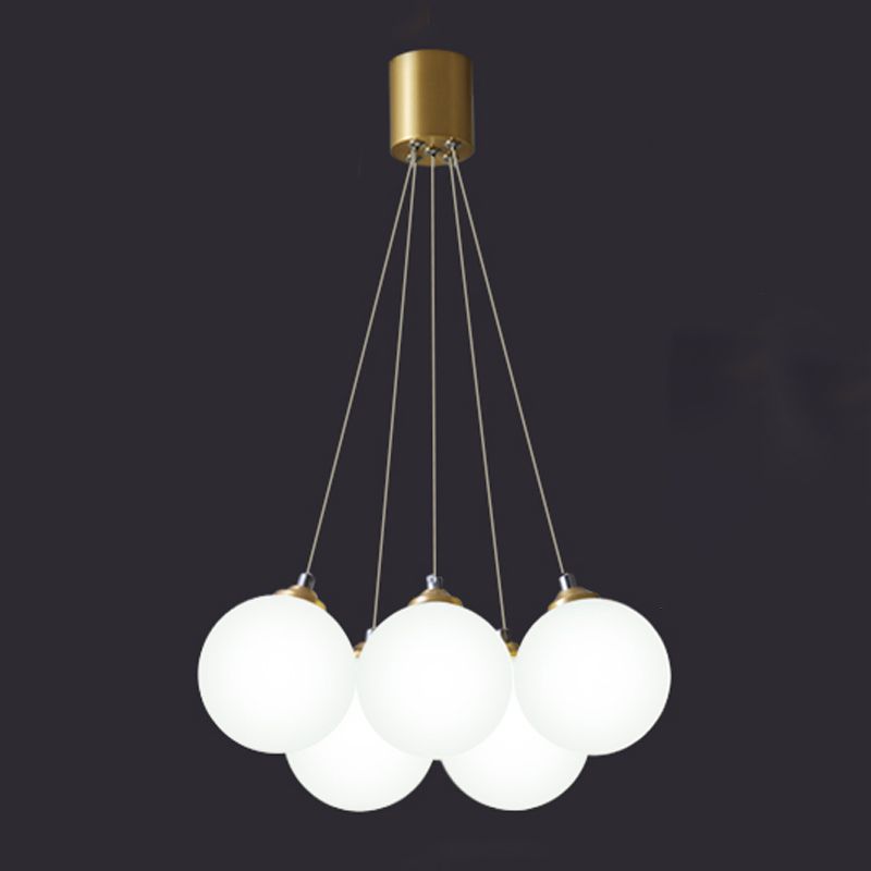 Lámpara colgante de globo de cobre ligero de simplicidad moderna con sombra de vidrio blanco