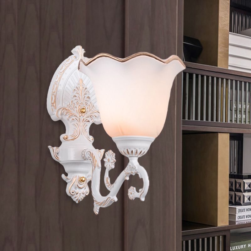 Blossom White Glass Wall Light RETRO 1/2-Bulb Lampada da parete per parete da letto con braccio di curvatura in metallo