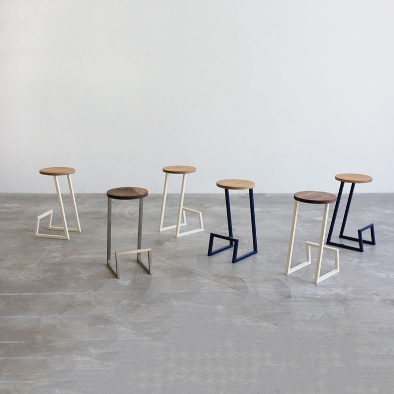 Modern Style Iron Bar Stool with Footrest Bristol Creative Bar Stool (set of 2)