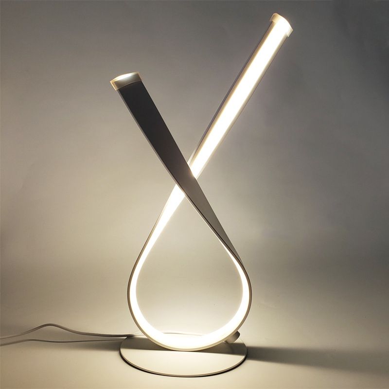 Lampada da tavolo lineare Lampade da comodino moderne Lampada da tavolo in metallo a 1 luce in bianco