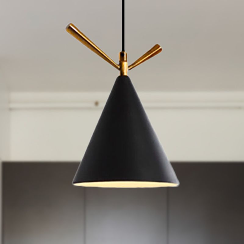 Iluminación colgante de cono de estilo nórdico 1 lámpara colgante de metal ligero para cafetería de restaurantes