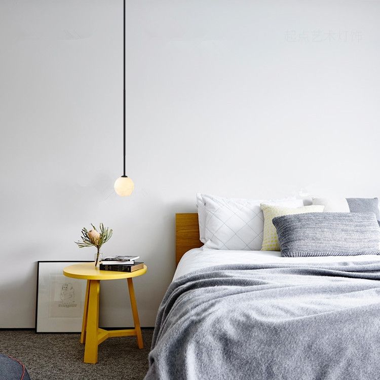 Minimalistischer Ball Anhänger weißes Glas 1 Glühbirnen -Schlafzimmer -Federung mit hängenden Stange