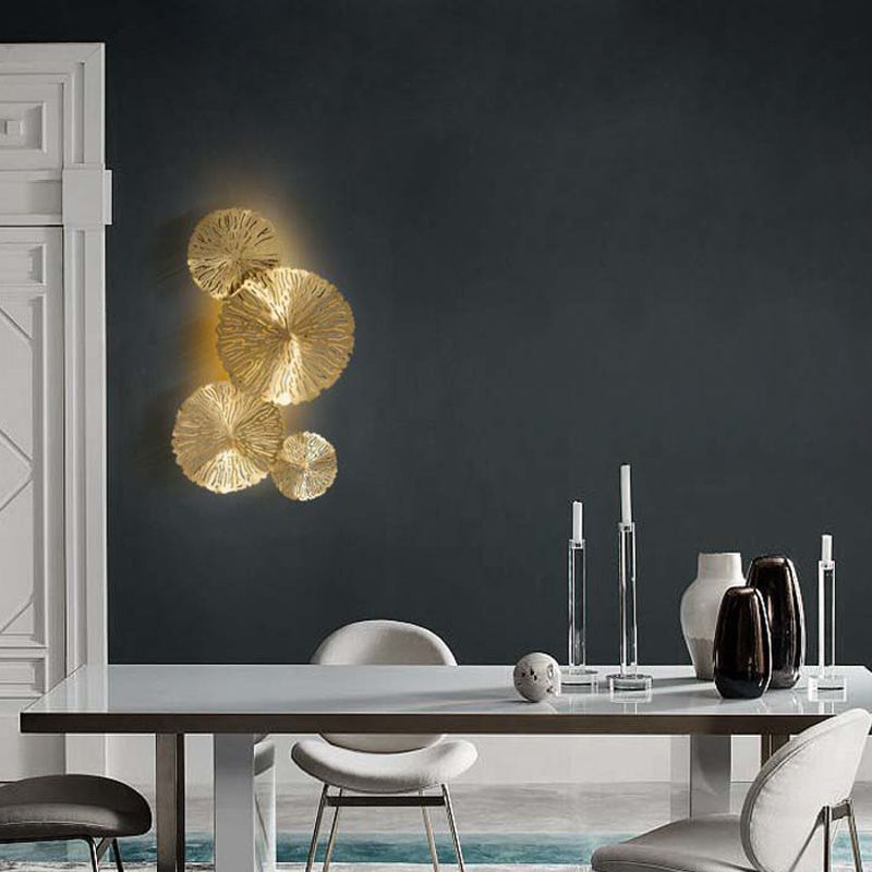 Luz de latón nórdica Luz de loto Forma de la hoja de múltiples luces de pared de luz en oro