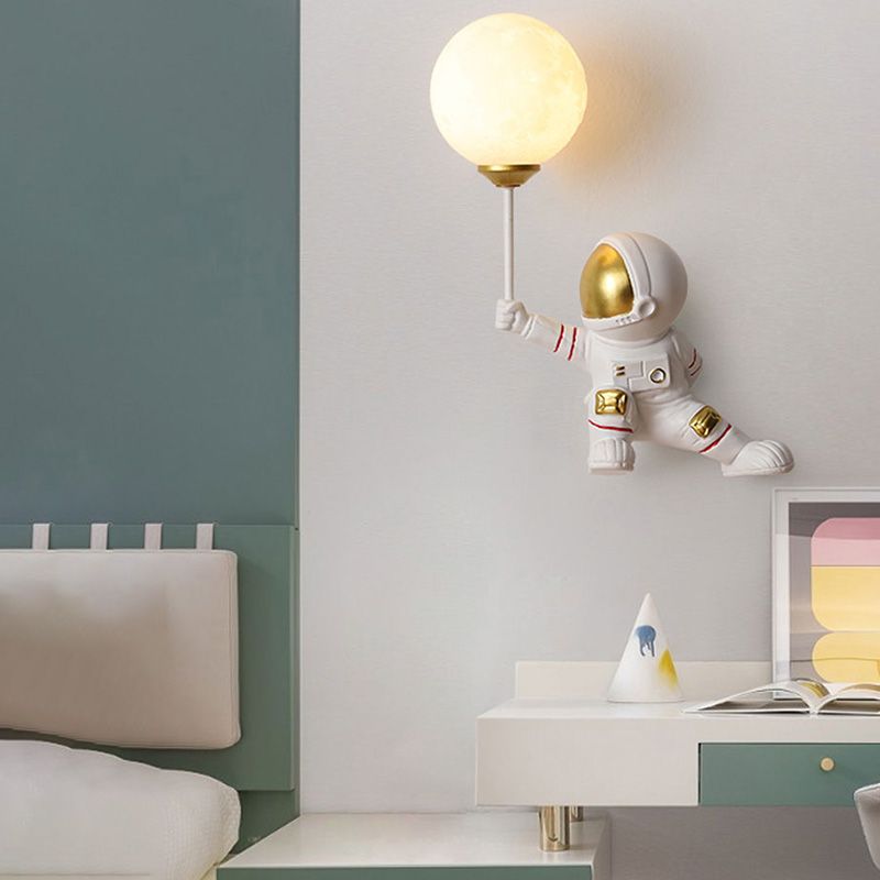 Astronauts Resin Material Wall Sconce 1 Head Wall Mounted Light Fixture for Child Room