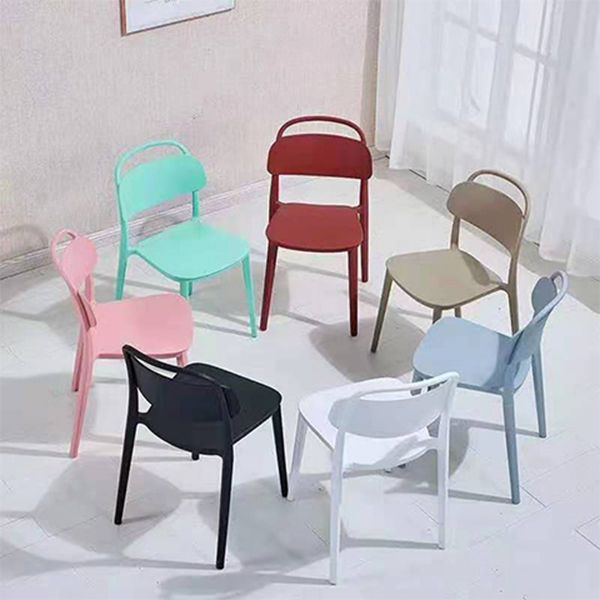 Chaise scandinave en plastique empilable à dossier ouvert au fini mat (Ensemble de 4)