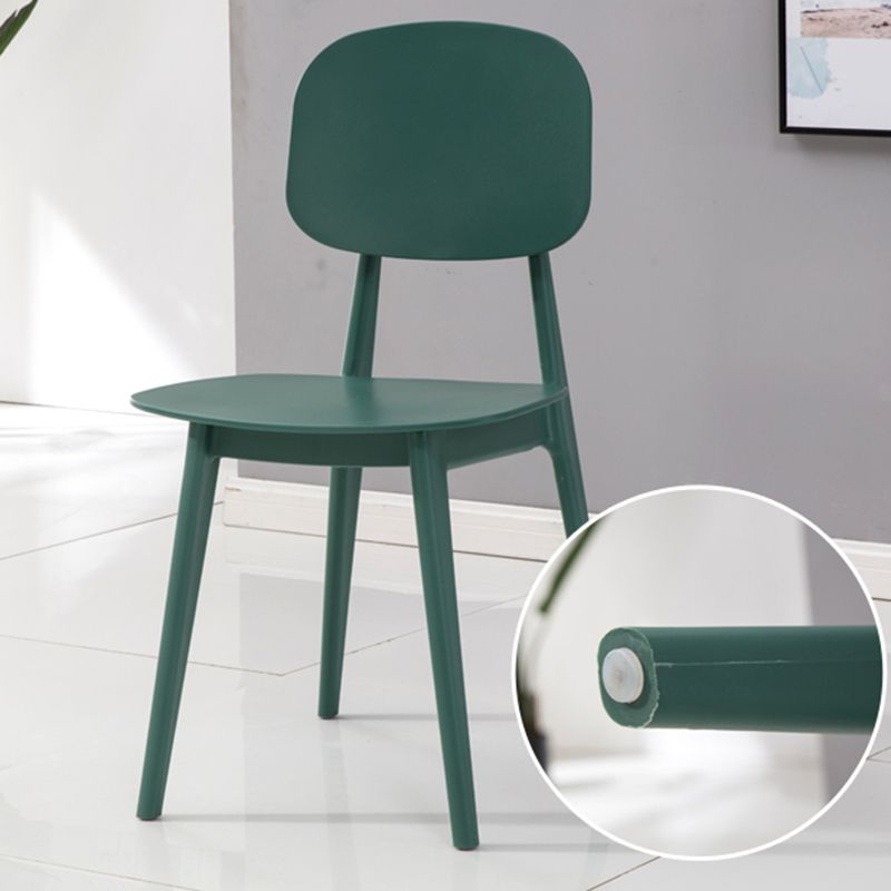 Chaise de salle à manger en plastique de finition mate, chaise de salle à manger à dossier ouvert empilable