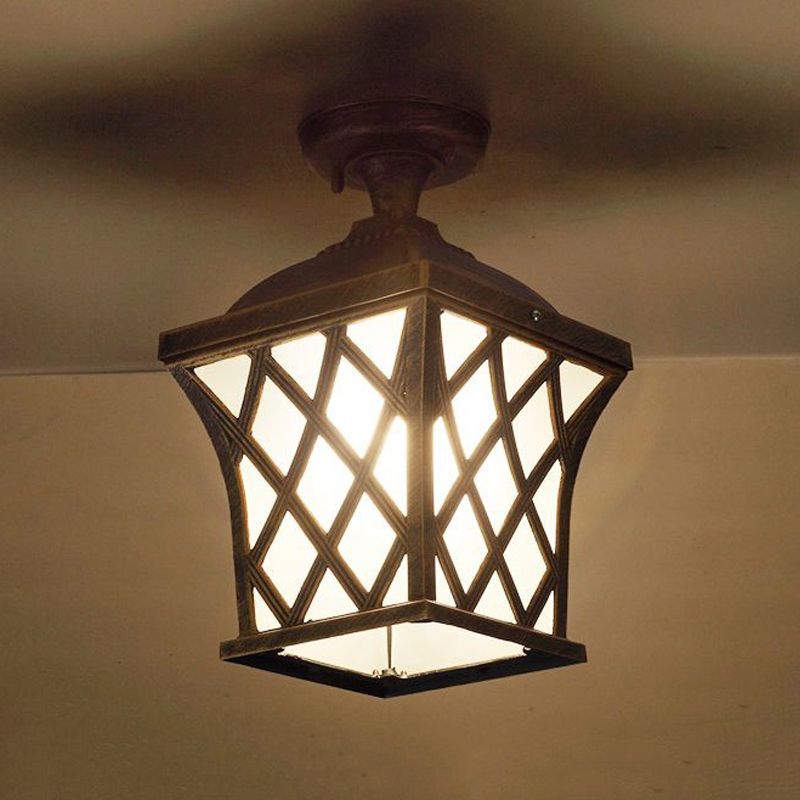 Lanterne en verre opale semi-encastrée Country 1 lumière pour balcon proche du plafond en noir/bronze avec cadre en X en métal