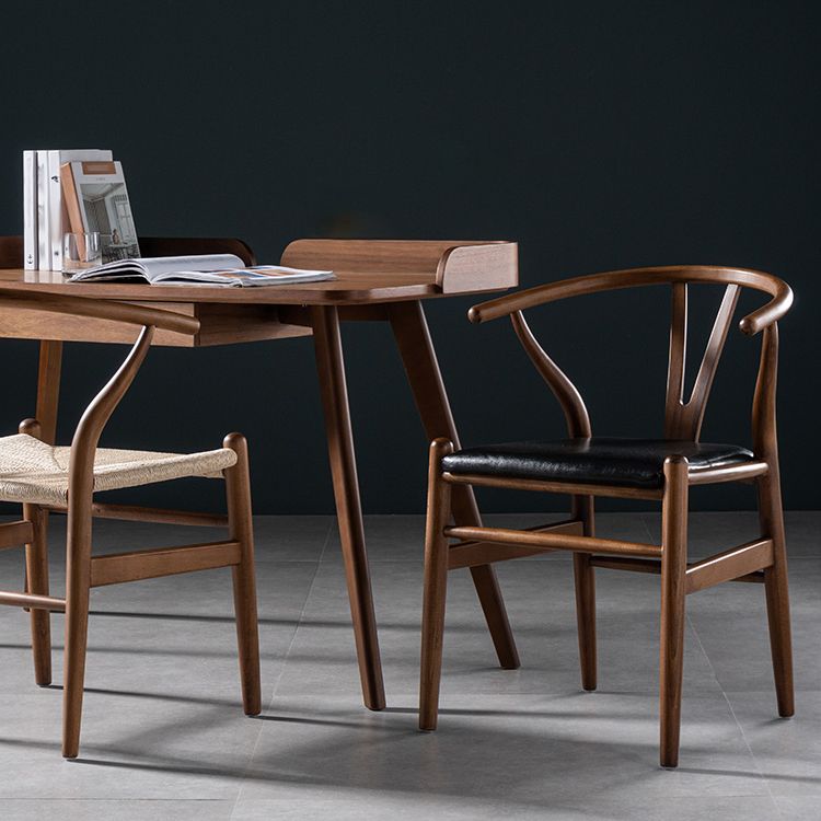 Silla de comedor de madera moderna con acabado mate de Wishbone de haya