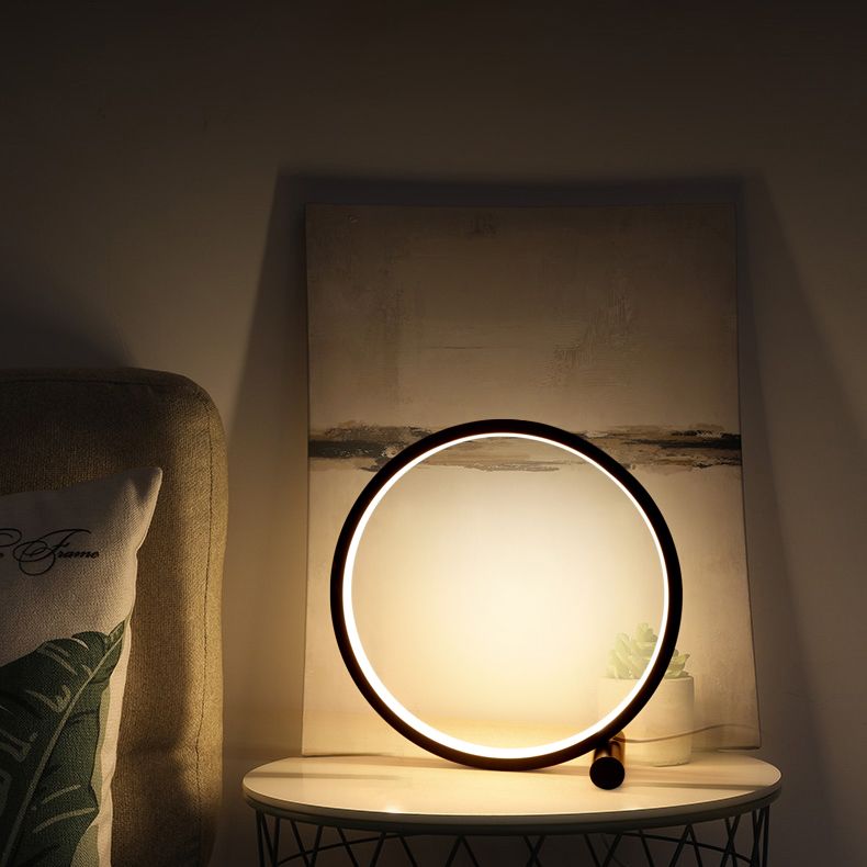 Lampada da tavolo notturna del cerchio in stile moderno in metallo 1 comodino leggero lampada