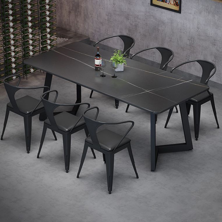 Mesa de comedor de estilo industrial Mesa de comedor de piedra sinterizada negra con base de metal