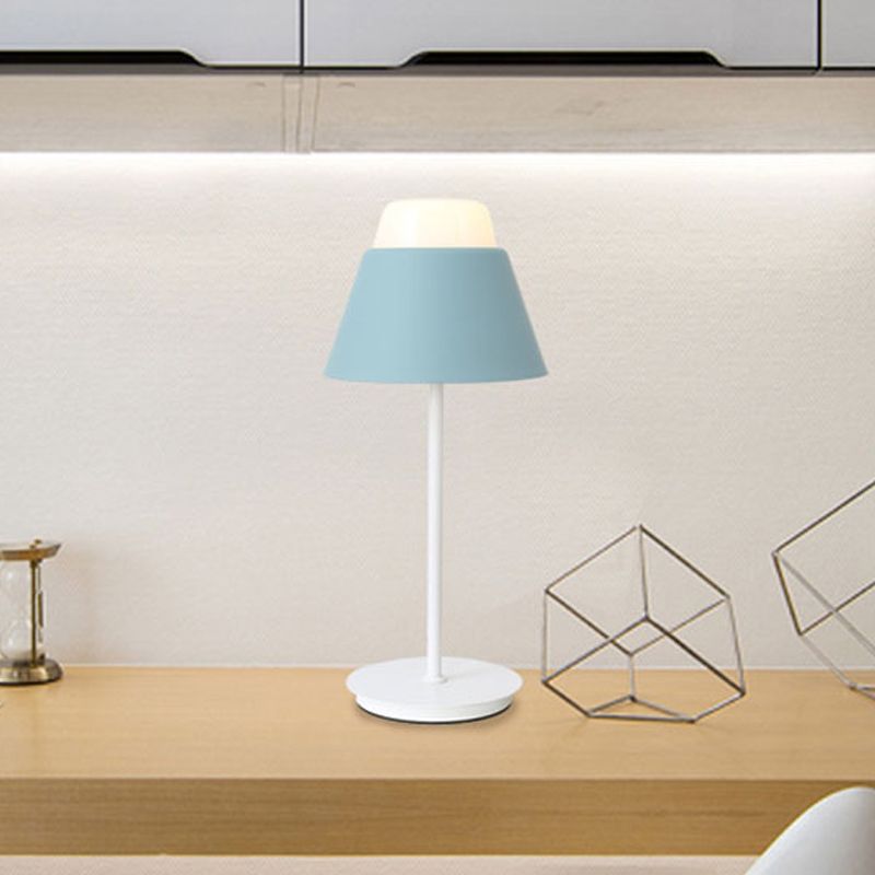 Table du cône de finition rose / bleu Light moderniste 1 lampe de bureau à teinte acrylique légère pour salle d'étude