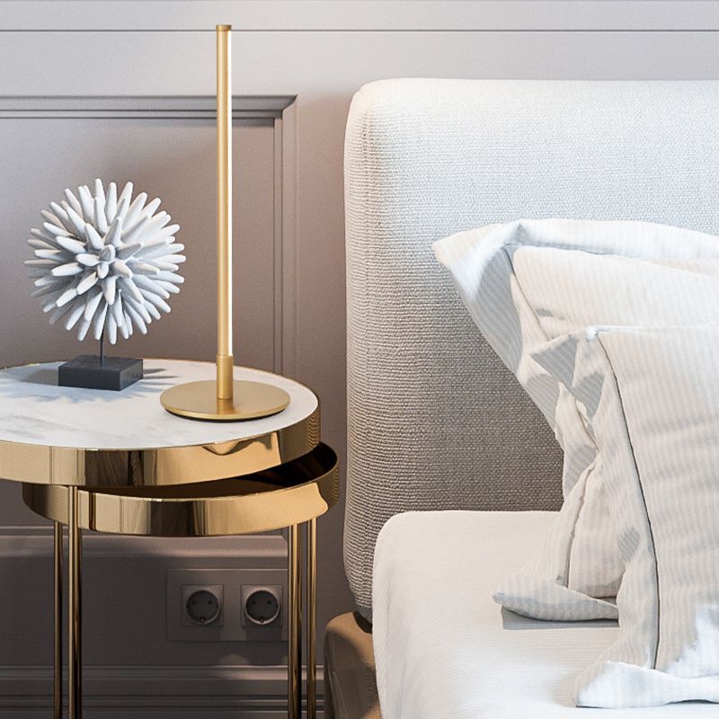 Lampe de table LED simplicité moderne les lampes de table linéaire avec une teinte acrylique