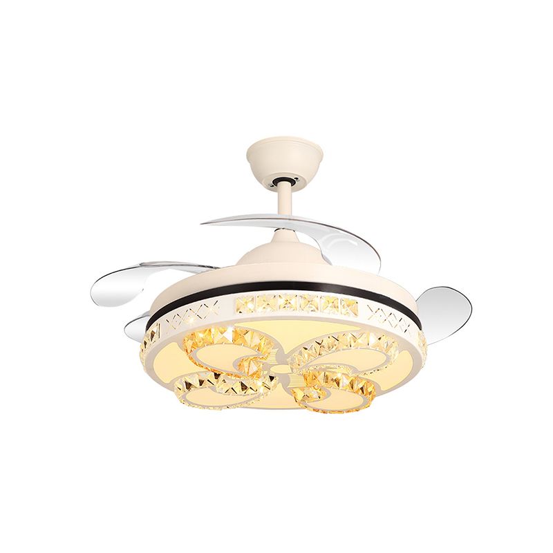 Matt weiße LED Semi Flush Mount Nordic Crystal Butterfly Flush Mount Deckenventilator mit 4-Blade, 42 "breit