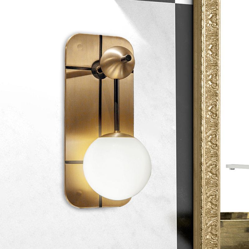 Opal Glass Sfall Sconce Modernist 1 Lampada montata a parete in ottone con rettangolo di metallo