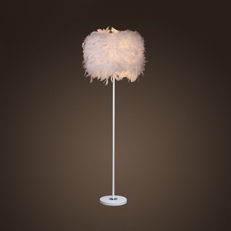 Lámpara de la sala de estar de una sola bombilla Minimalista White/Chrome Luz de pie con sombra de pluma cilíndrica
