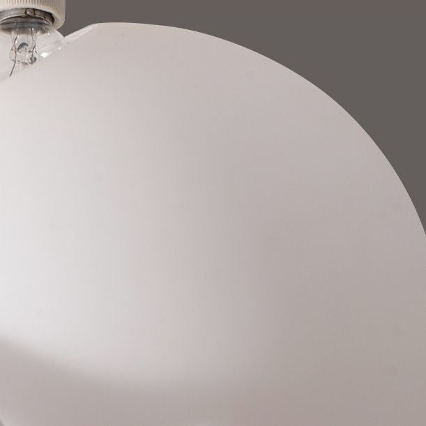 Moderne Goldmetall -Halbflush -Halterung hell weißer Globus Glasdecke Flush Mount für Schlafzimmer