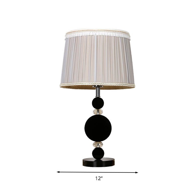 Tamburo rurale ombre night luce 1 lampada da tavolo in tessuto leggero in crema grigio per camera da letto con dettagli in finto.