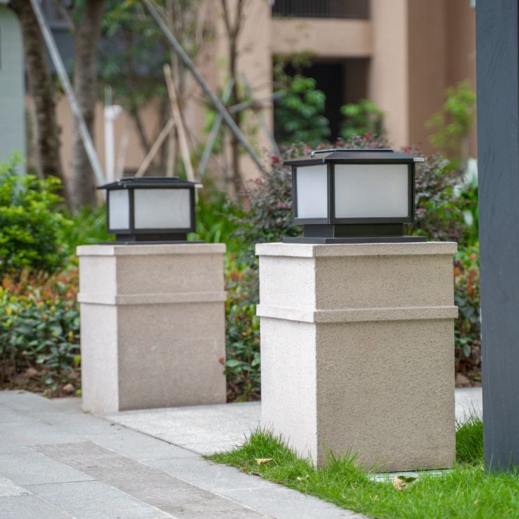 Modern LED Pillar Light Minimalist LED Solar Lighting Fixture for Garden