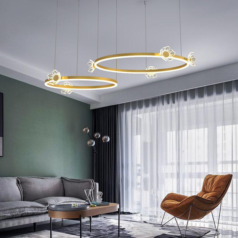 Lustre en or moderne